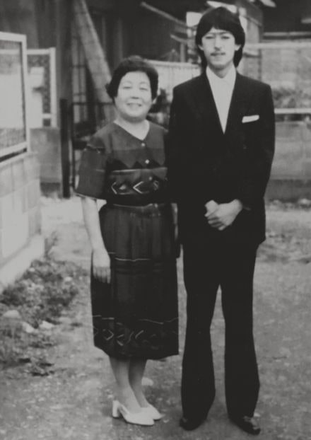 創業当時の祖母と父